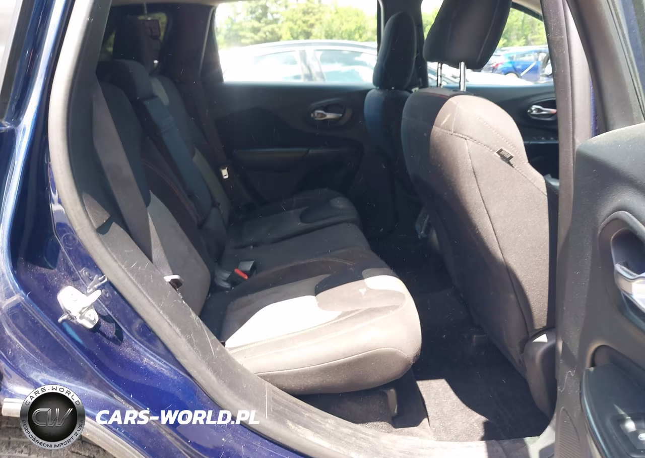 2015 Jeep Cherokee Sport VIN:1C4PJMAB5FW764807 - 8