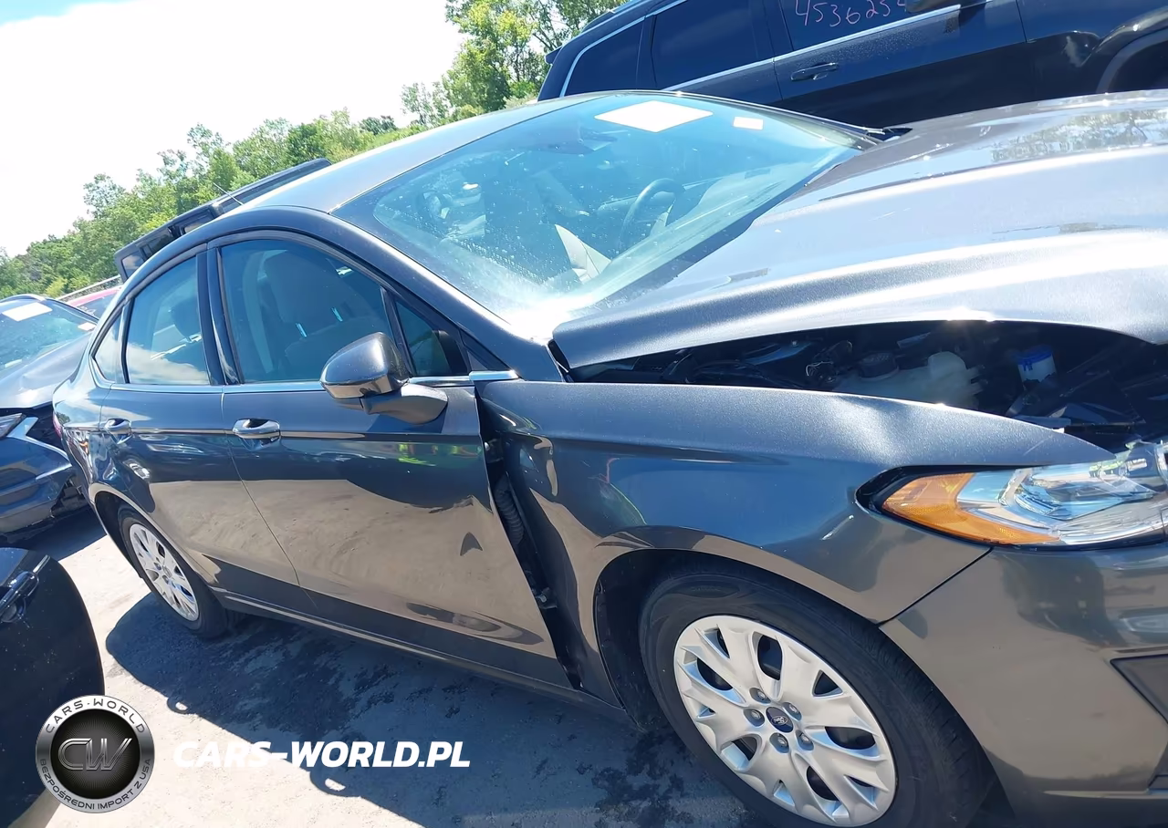 2019 Ford Fusion S VIN:3FA6P0G78KR247039 - 13