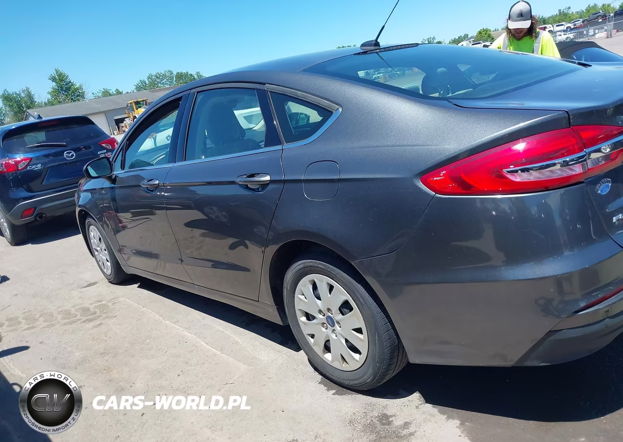 2019 Ford Fusion S VIN:3FA6P0G78KR247039 - 14