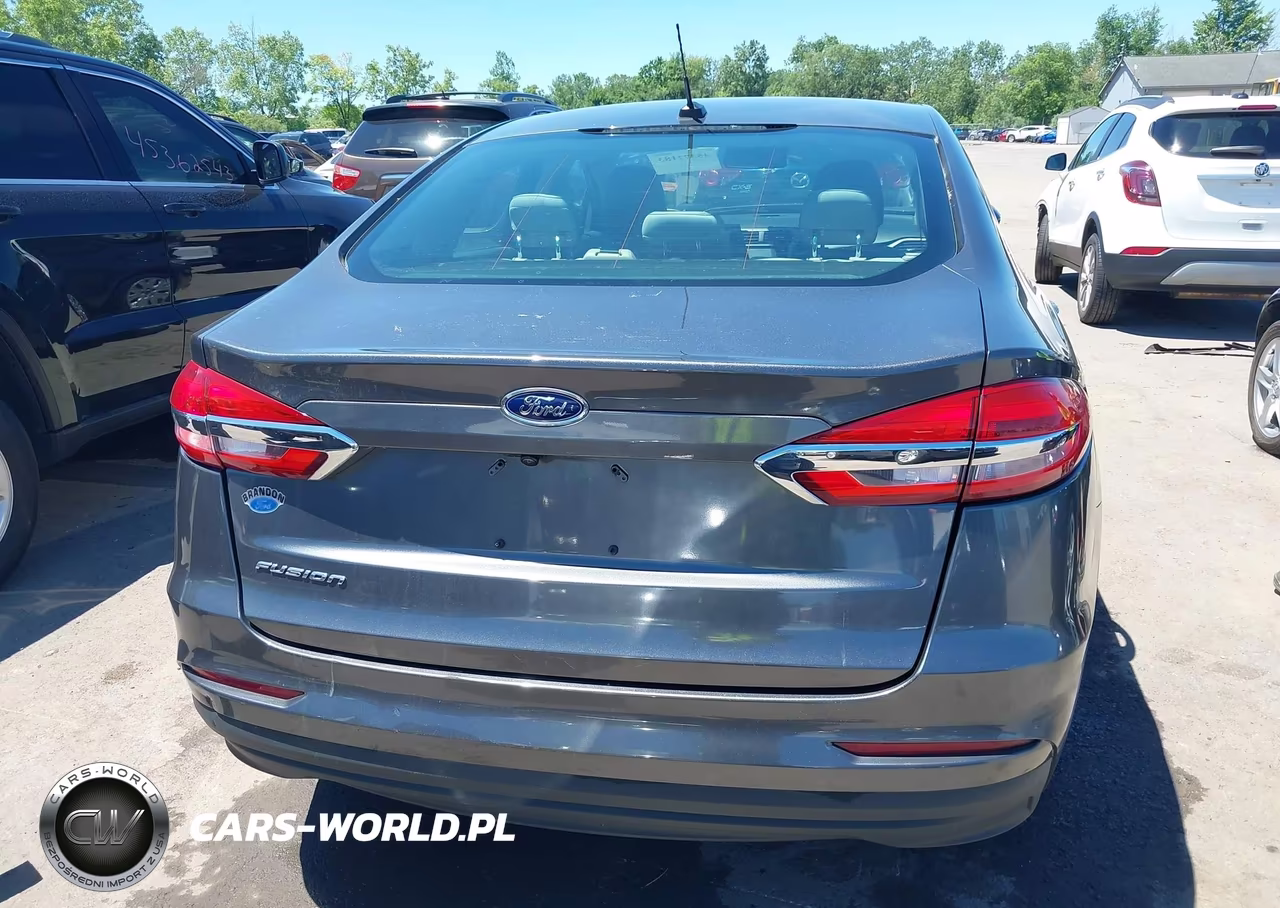 2019 Ford Fusion S VIN:3FA6P0G78KR247039 - 16