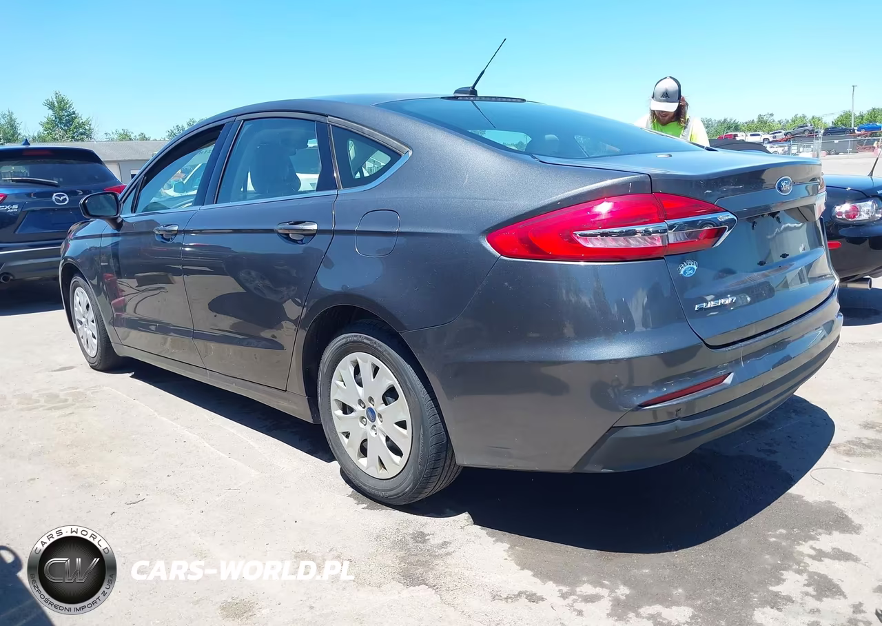 2019 Ford Fusion S VIN:3FA6P0G78KR247039 - 3