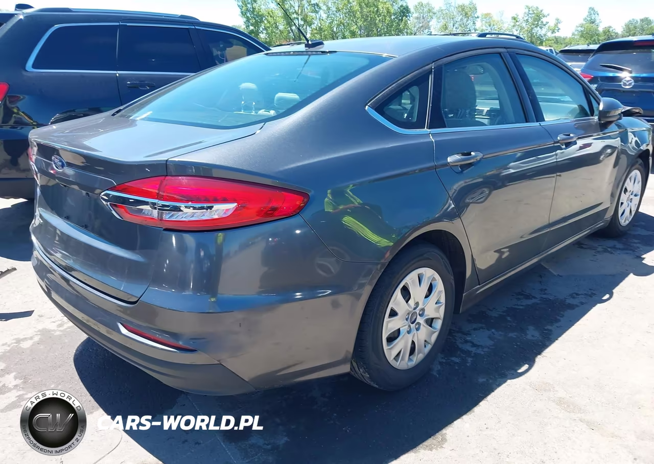 2019 Ford Fusion S VIN:3FA6P0G78KR247039 - 4