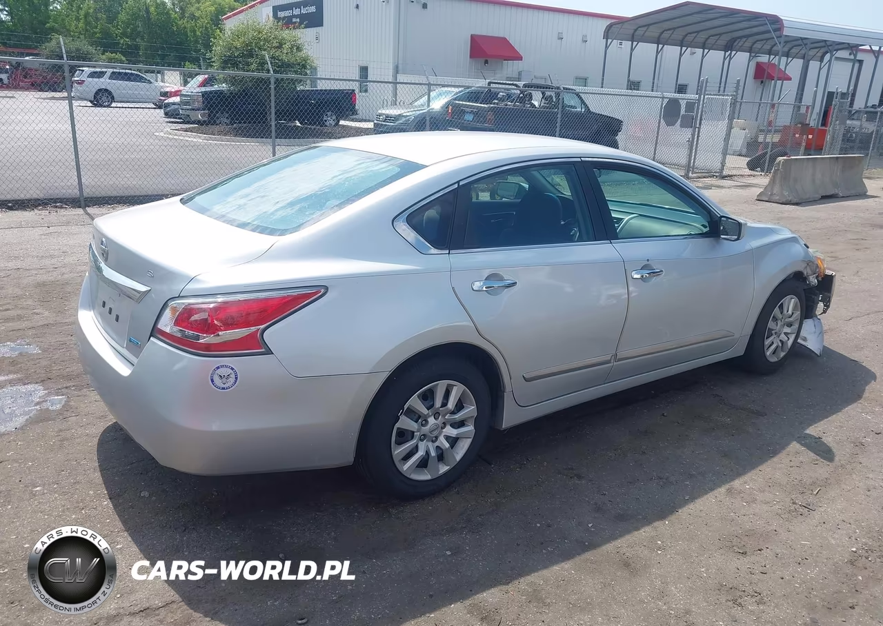 2014 Nissan Altima 2.5 S VIN:1N4AL3AP3EN389029 - 4