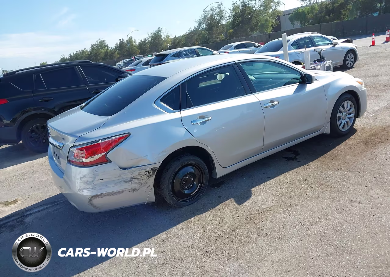 2015 Nissan Altima 2.5 S VIN:1N4AL3AP5FC133004 - 4