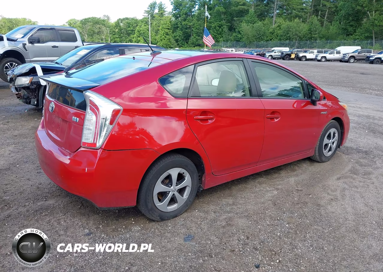 2013 Toyota Prius Three VIN:JTDKN3DU4D5628516 - 4
