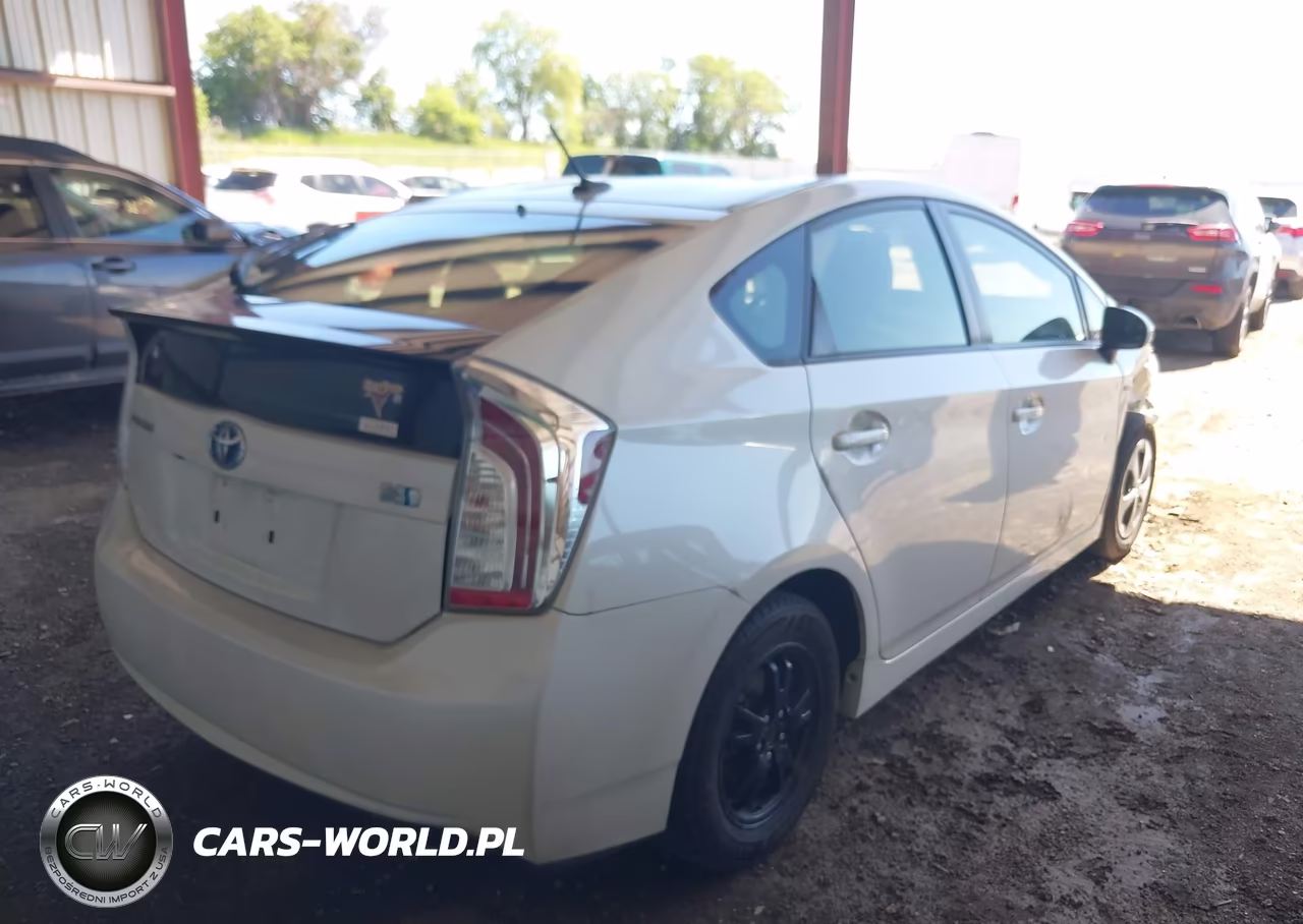 2015 Toyota Prius Four VIN:JTDKN3DU9F0436833 - 4