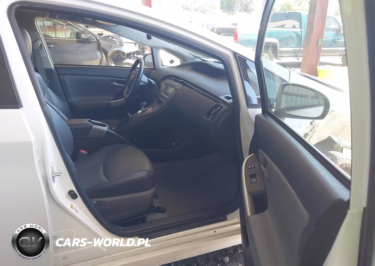 2015 Toyota Prius Four VIN:JTDKN3DU9F0436833 - 5
