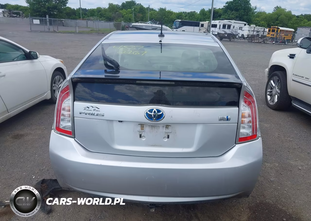 2014 Toyota Prius Three VIN:JTDKN3DU5E1746471 - 16