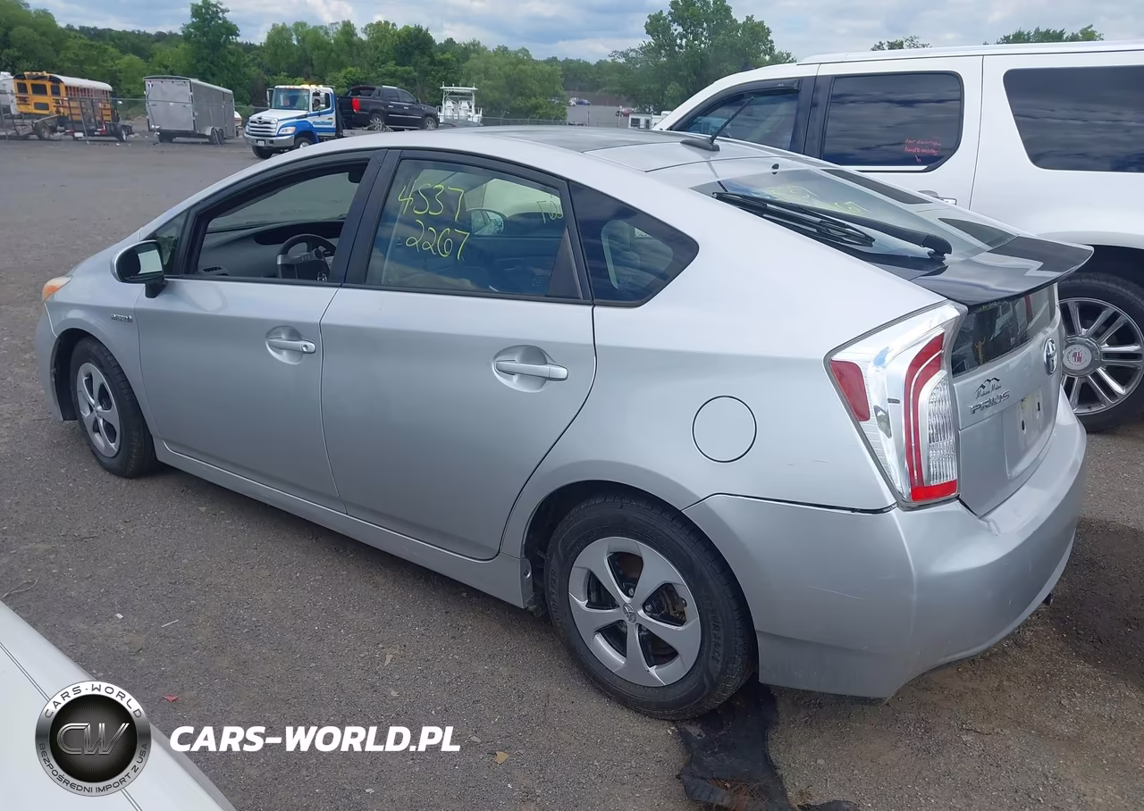 2014 Toyota Prius Three VIN:JTDKN3DU5E1746471 - 3