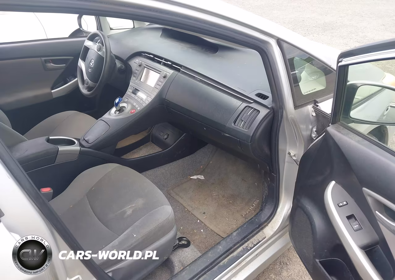2014 Toyota Prius Three VIN:JTDKN3DU5E1746471 - 5