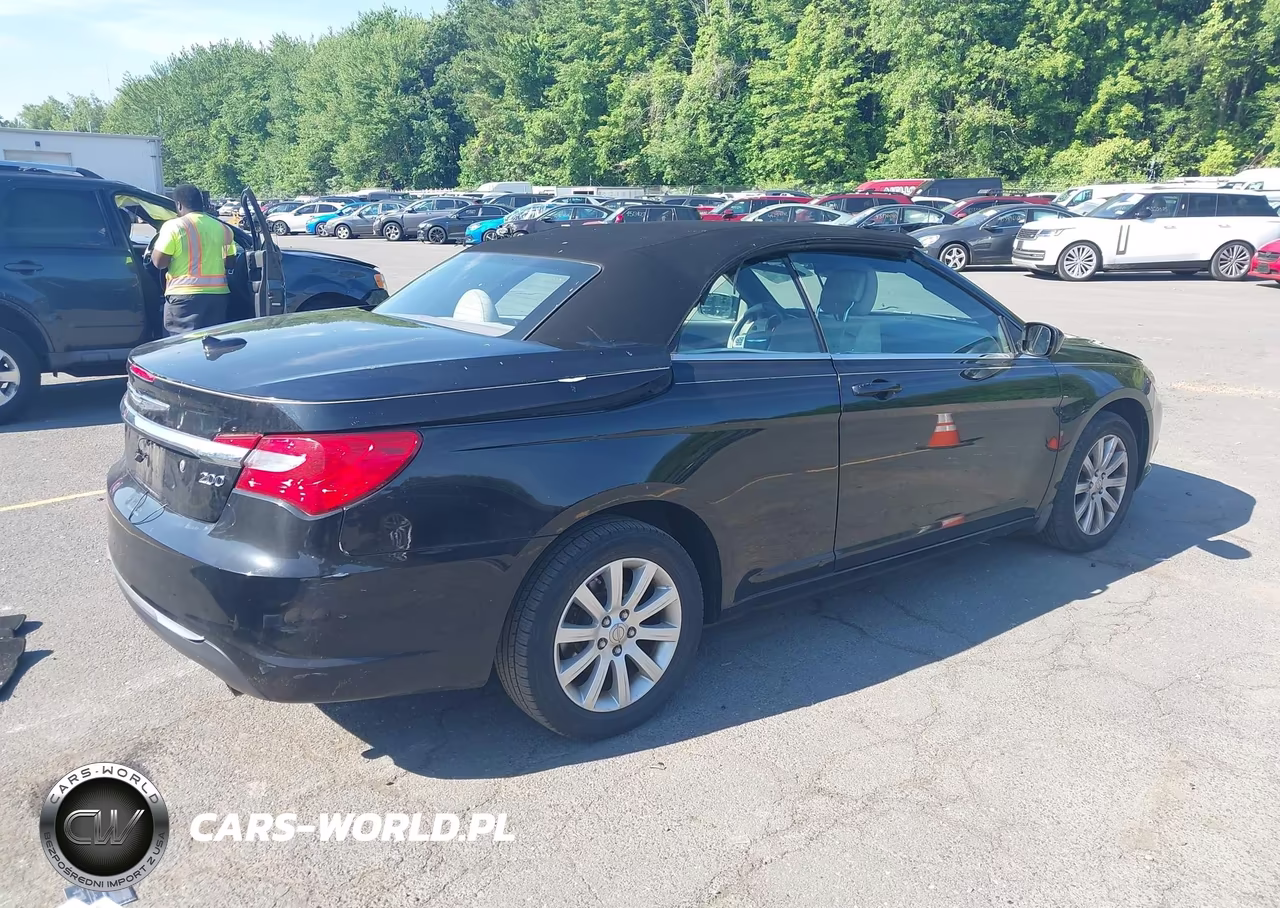 2013 Chrysler 200 Touring VIN:1C3BCBEB0DN676841 - 4