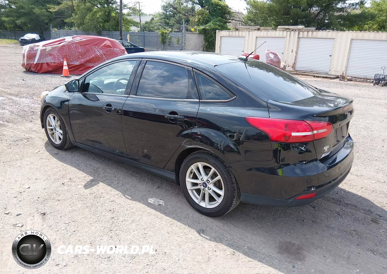 2016 Ford Focus Se VIN:1FADP3F22GL317994 - 3