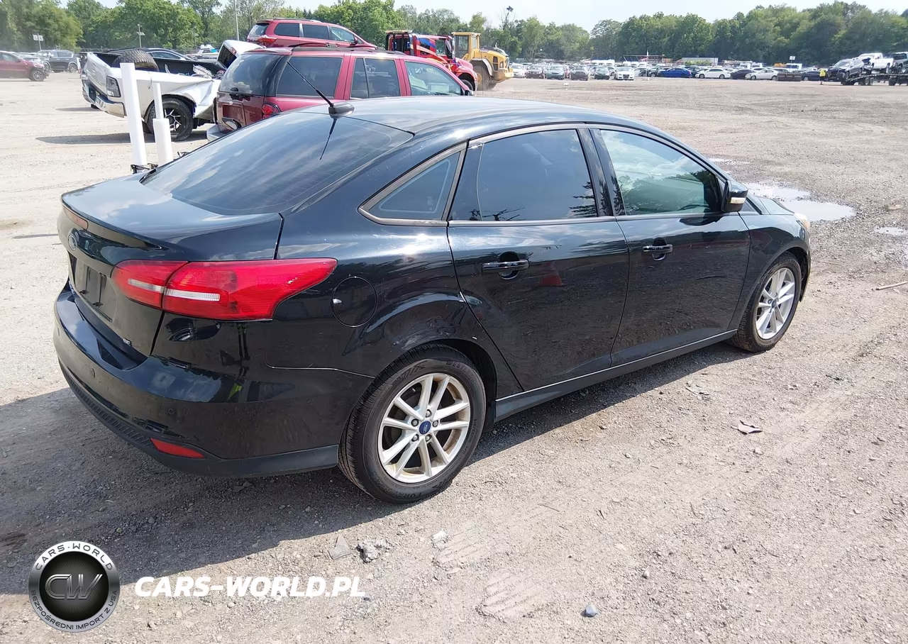 2016 Ford Focus Se VIN:1FADP3F22GL317994 - 4