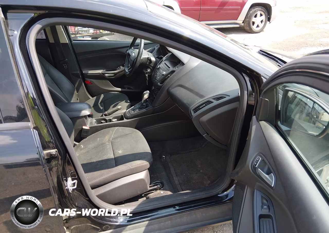 2016 Ford Focus Se VIN:1FADP3F22GL317994 - 5