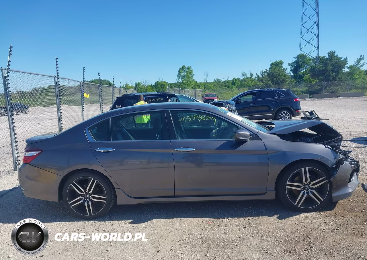 2017 Honda Accord Sport VIN:1HGCR2F57HA023722 - 13