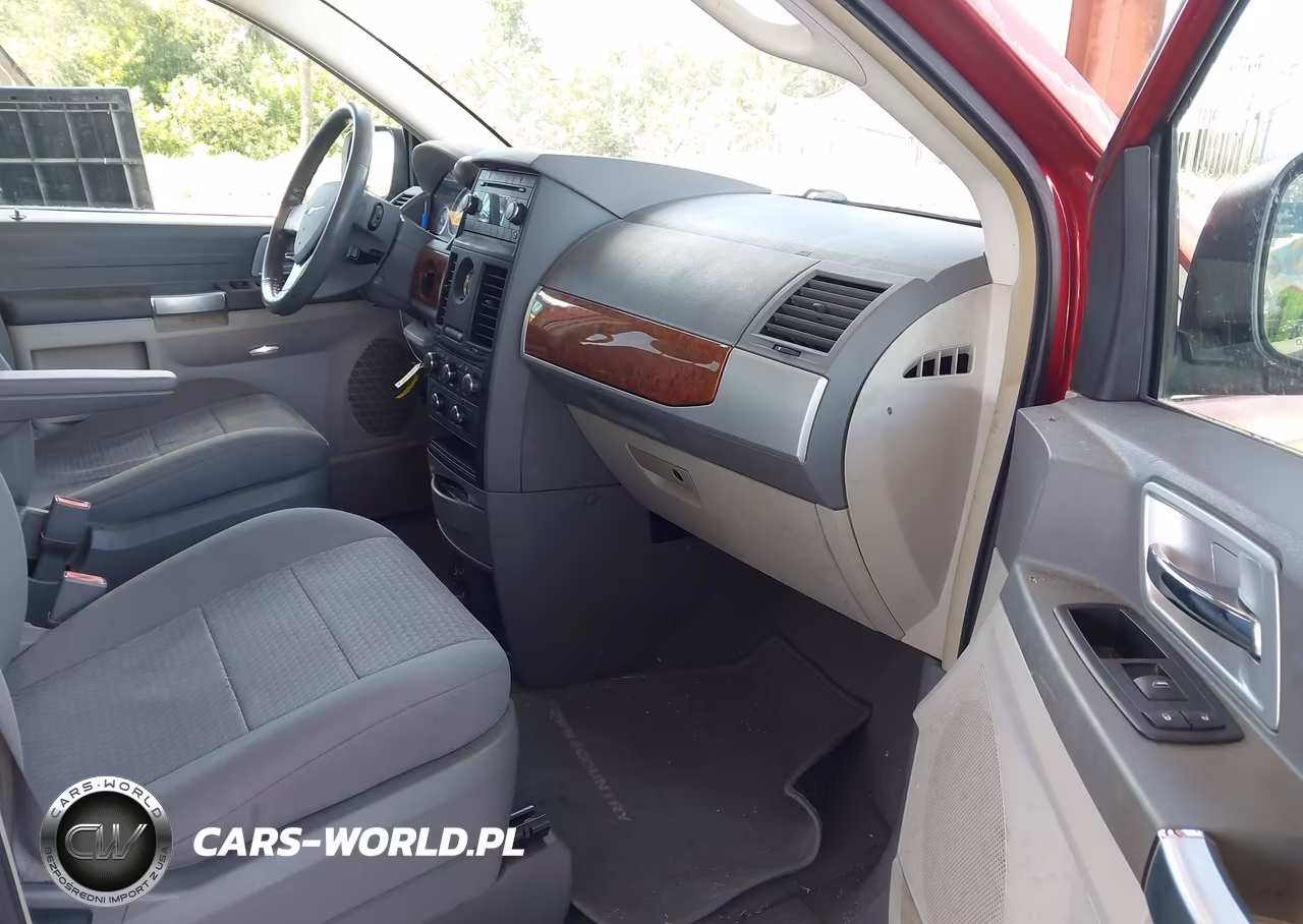 2008 Chrysler Town & Country Touring VIN:2A8HR54P98R832816 - 5