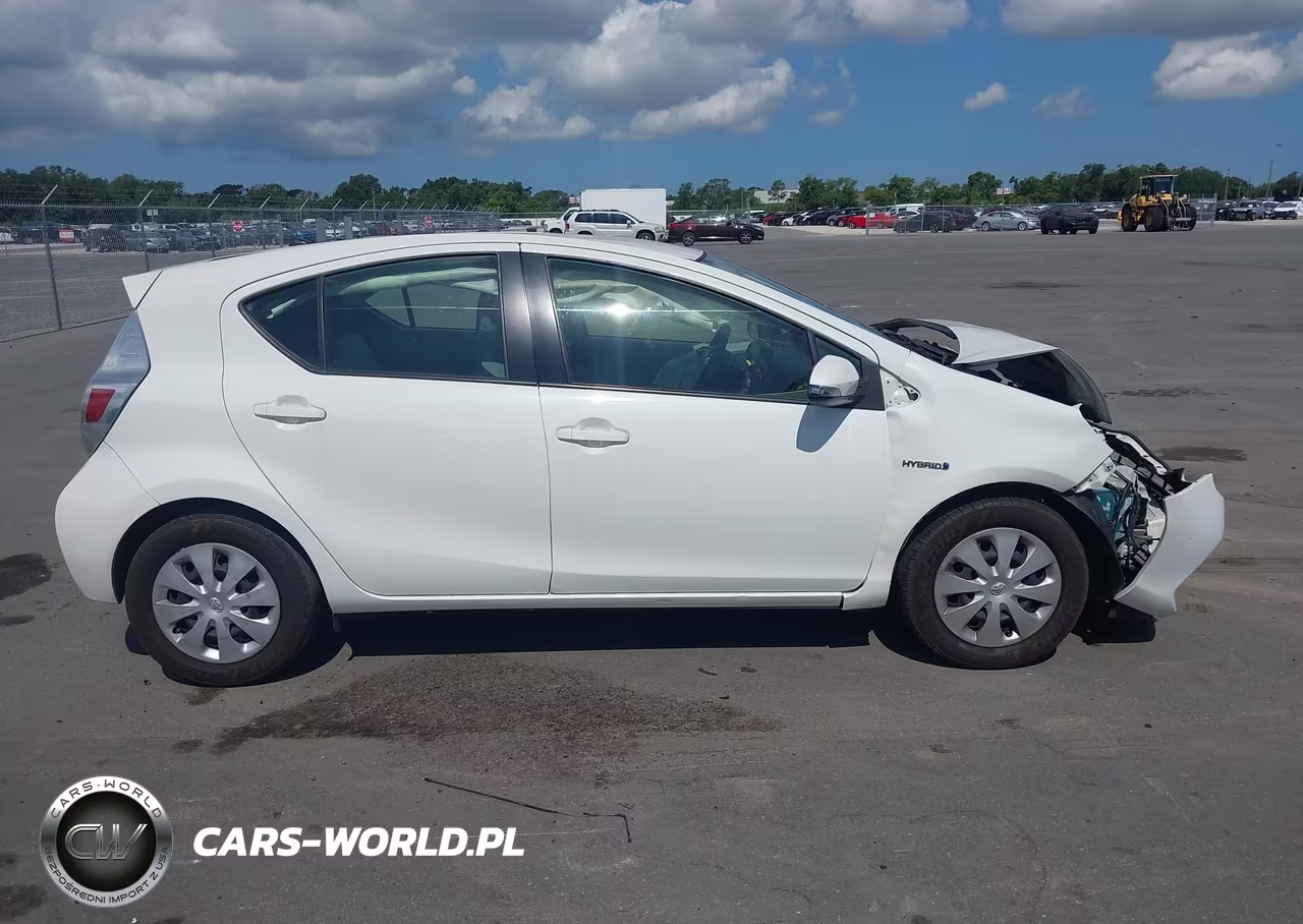 2014 Toyota Prius C VIN:JTDKDTB36E1081724 - 14