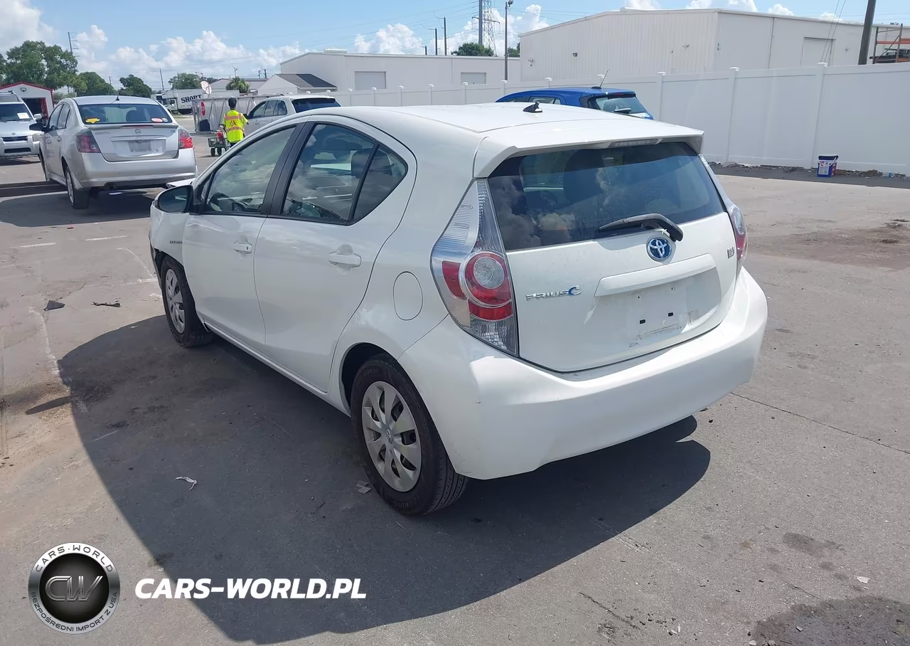 2014 Toyota Prius C VIN:JTDKDTB36E1081724 - 3