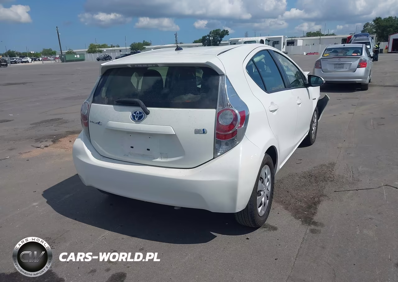 2014 Toyota Prius C VIN:JTDKDTB36E1081724 - 4