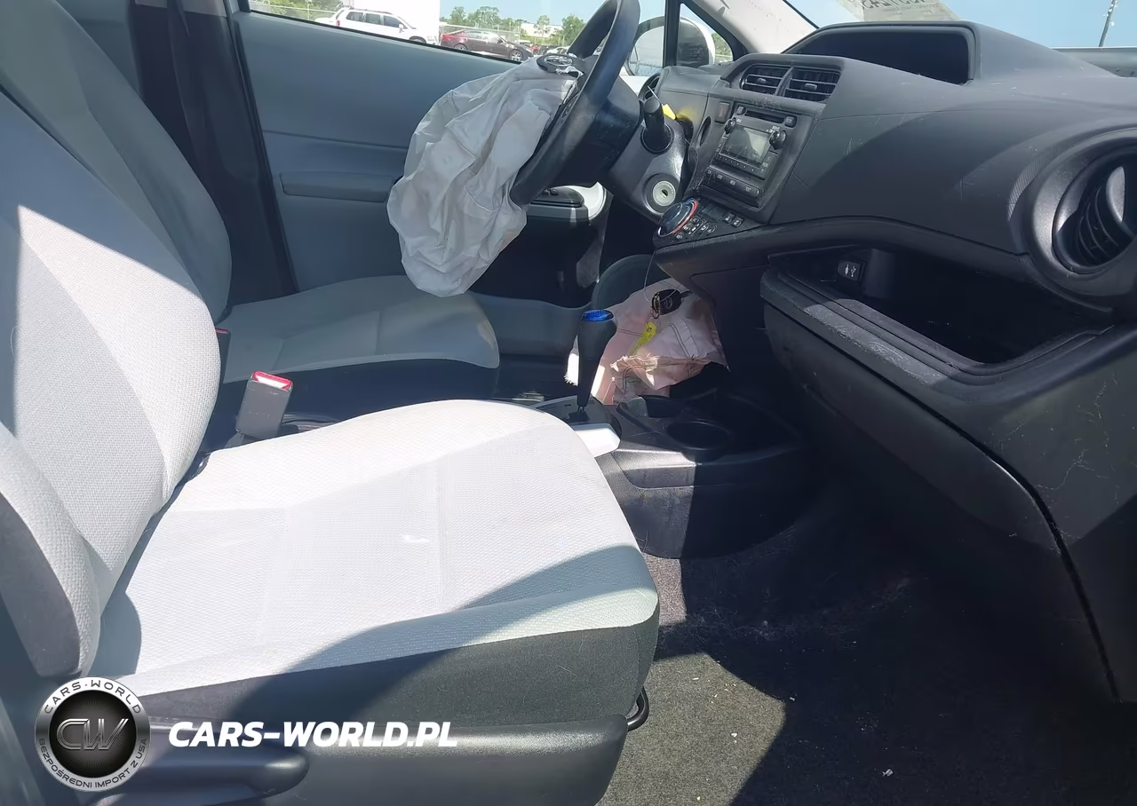 2014 Toyota Prius C VIN:JTDKDTB36E1081724 - 5