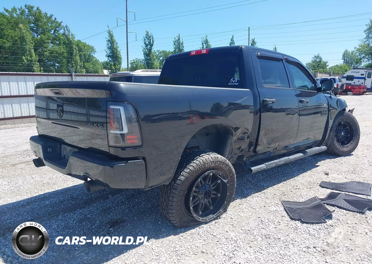 2017 Ram 1500 Express 4X4 5'7 Box VIN:3C6RR7KT0HG605194 - 4