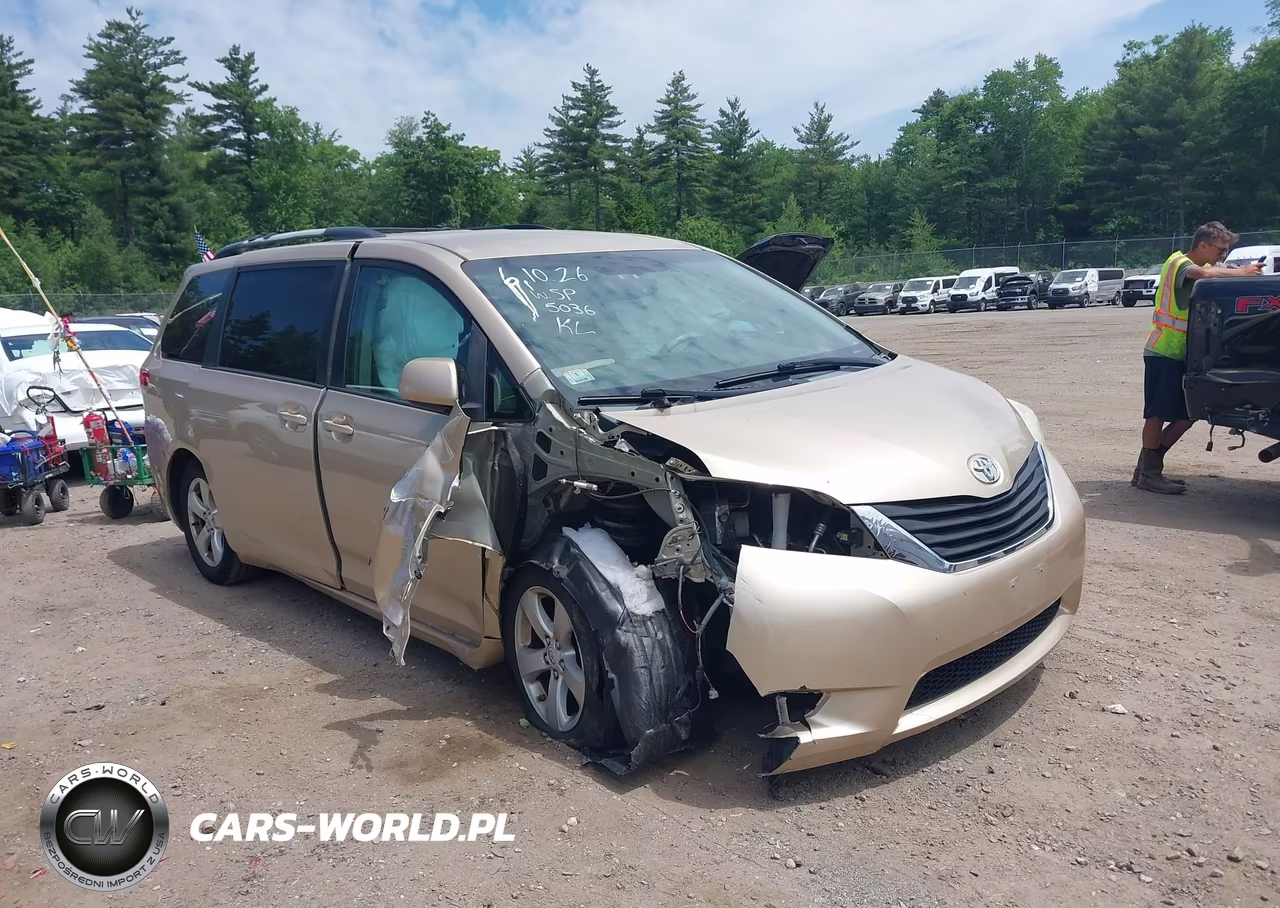 2011 Toyota Sienna Le V6 – zdjęcie 1 z 20