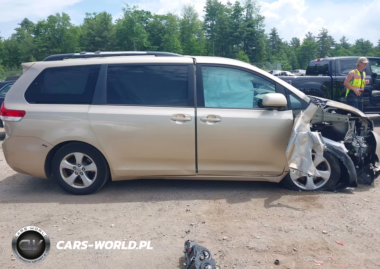 2011 Toyota Sienna Le V6 VIN:5TDKK3DC0BS025036 - 14