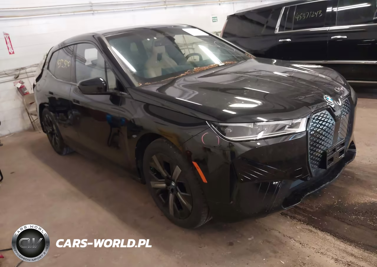 2022 BMW Ix xDrive50 – zdjęcie 1 z 18