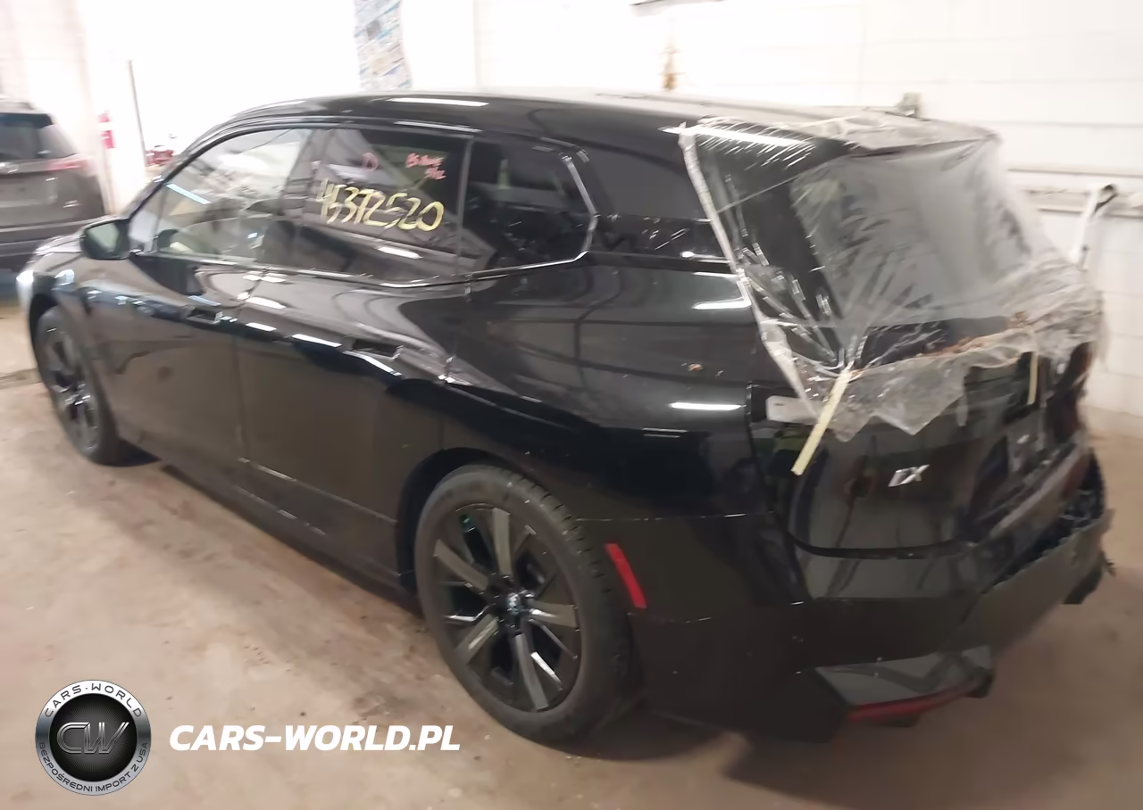 2022 BMW Ix xDrive50 VIN:WB523CF06NCK56184 - 3