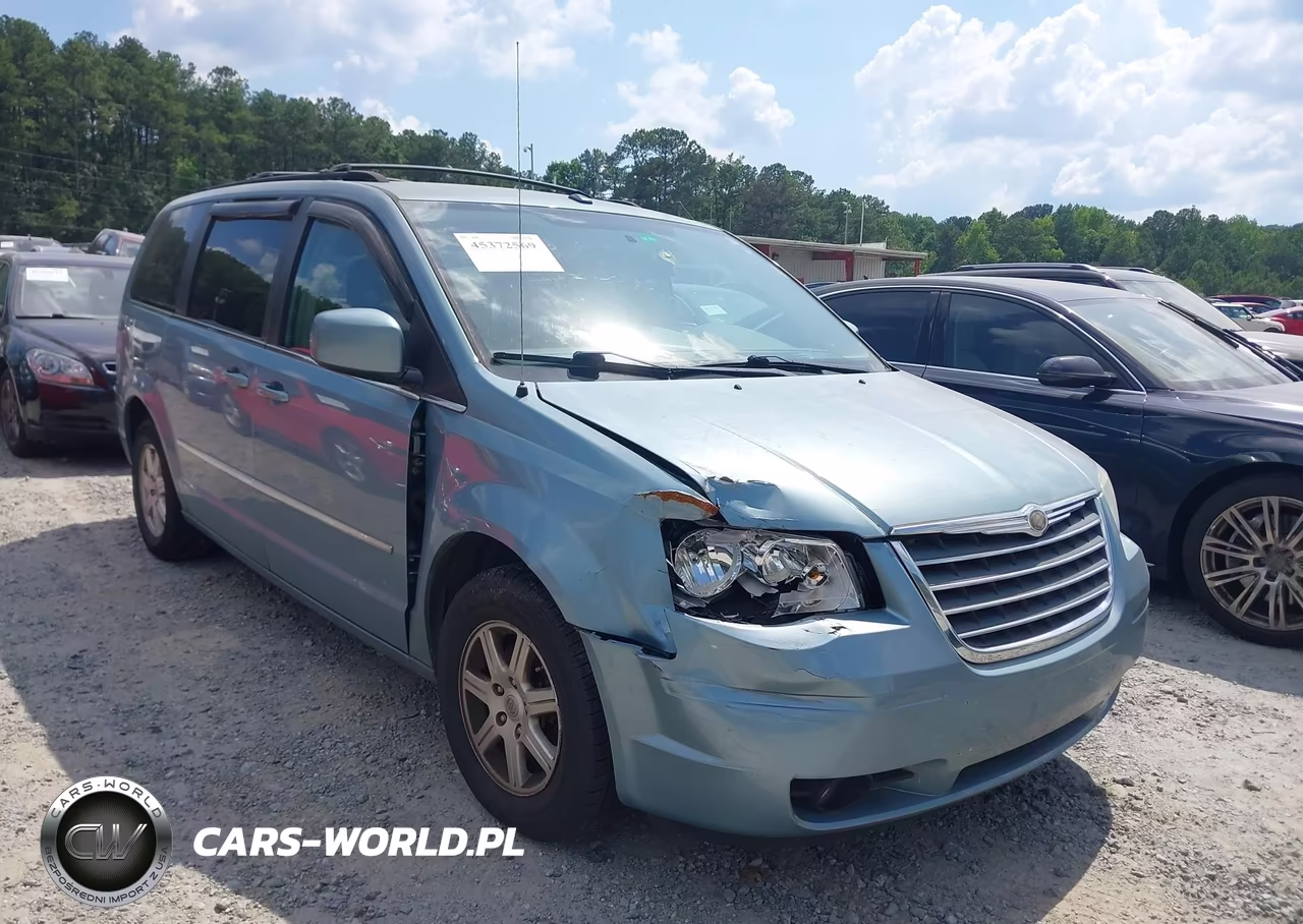 2010 Chrysler Town & Country Touring – zdjęcie 1 z 11