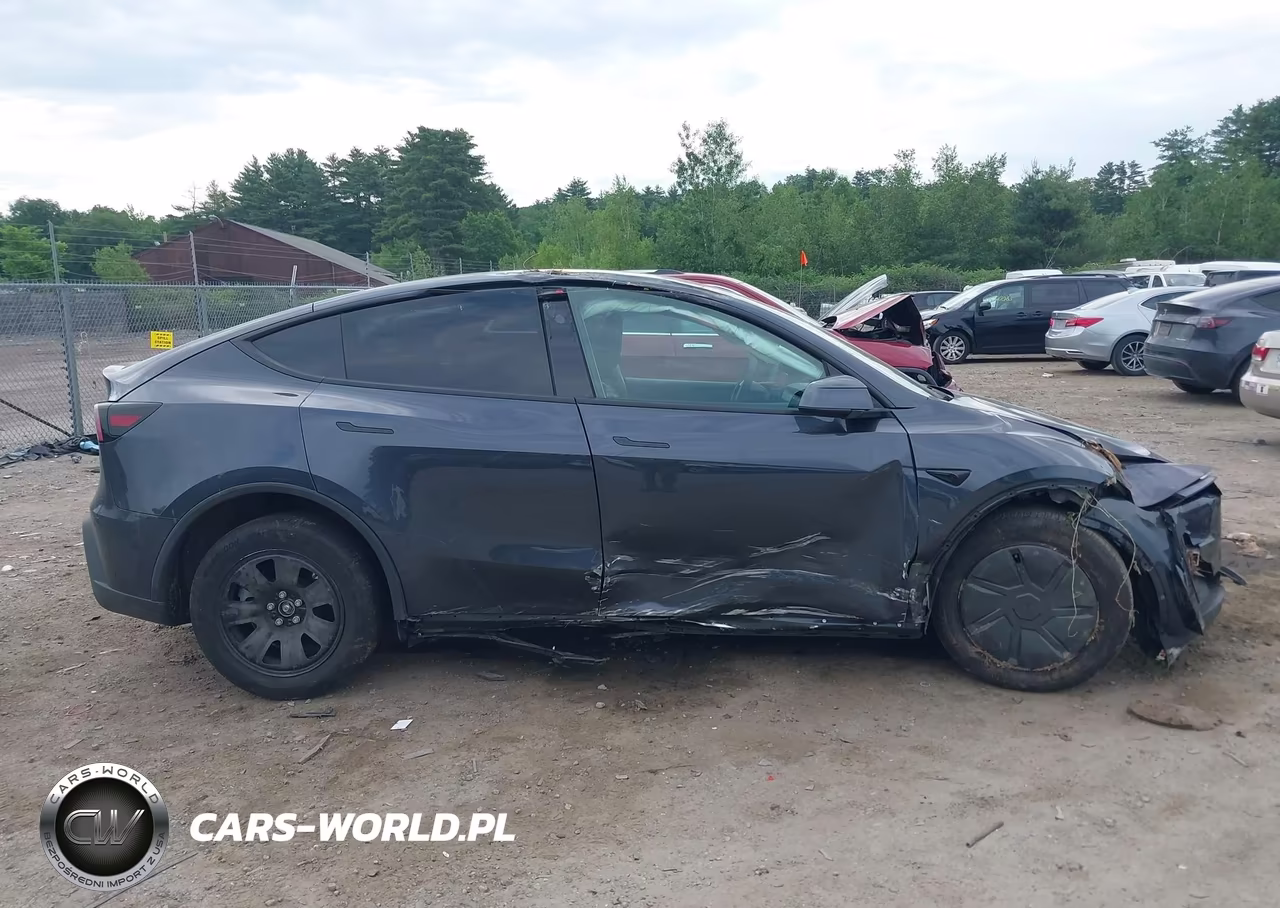2026 Tesla Model Y VIN:7SAYGDEDXTA590330 - 12