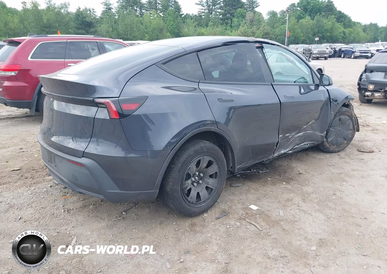 2026 Tesla Model Y VIN:7SAYGDEDXTA590330 - 4