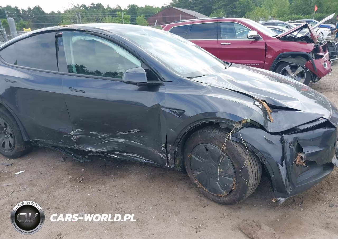 2026 Tesla Model Y VIN:7SAYGDEDXTA590330 - 6
