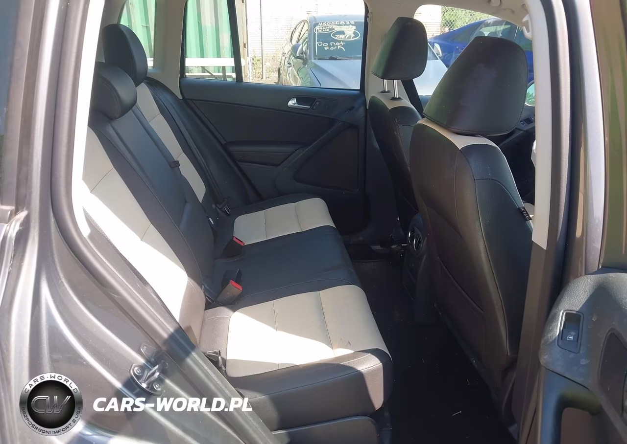 2016 Volkswagen Tiguan S VIN:WVGAV7AX4GW586456 - 8