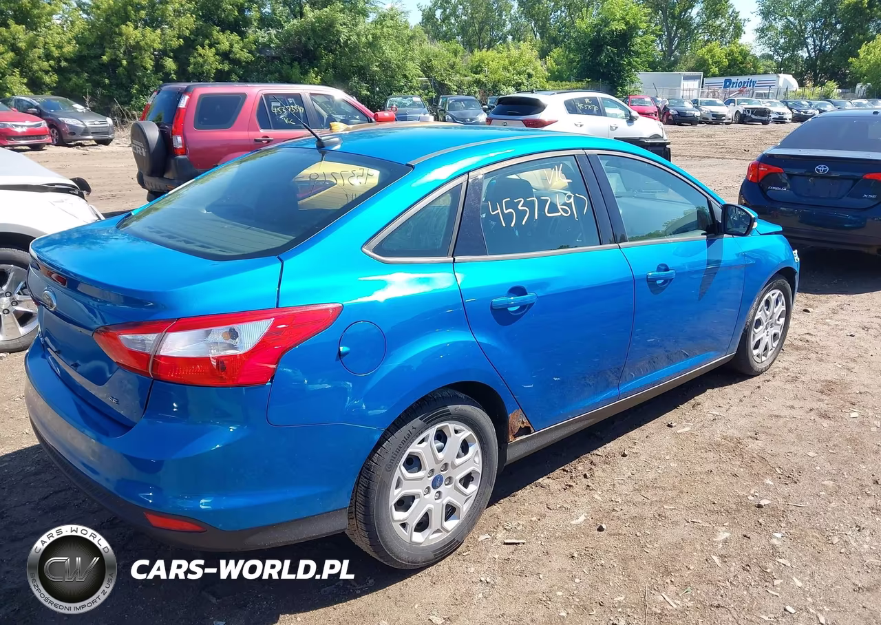 2012 Ford Focus Se VIN:1FAHP3F26CL250795 - 4