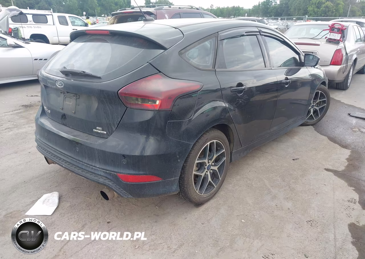 2016 Ford Focus Se VIN:1FADP3K22GL236757 - 4