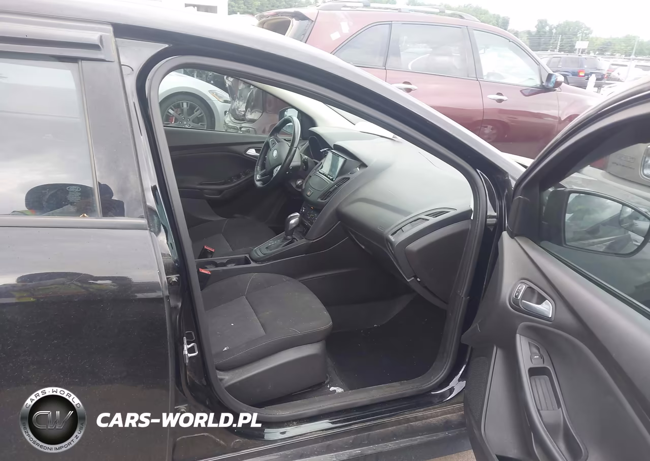 2016 Ford Focus Se VIN:1FADP3K22GL236757 - 5