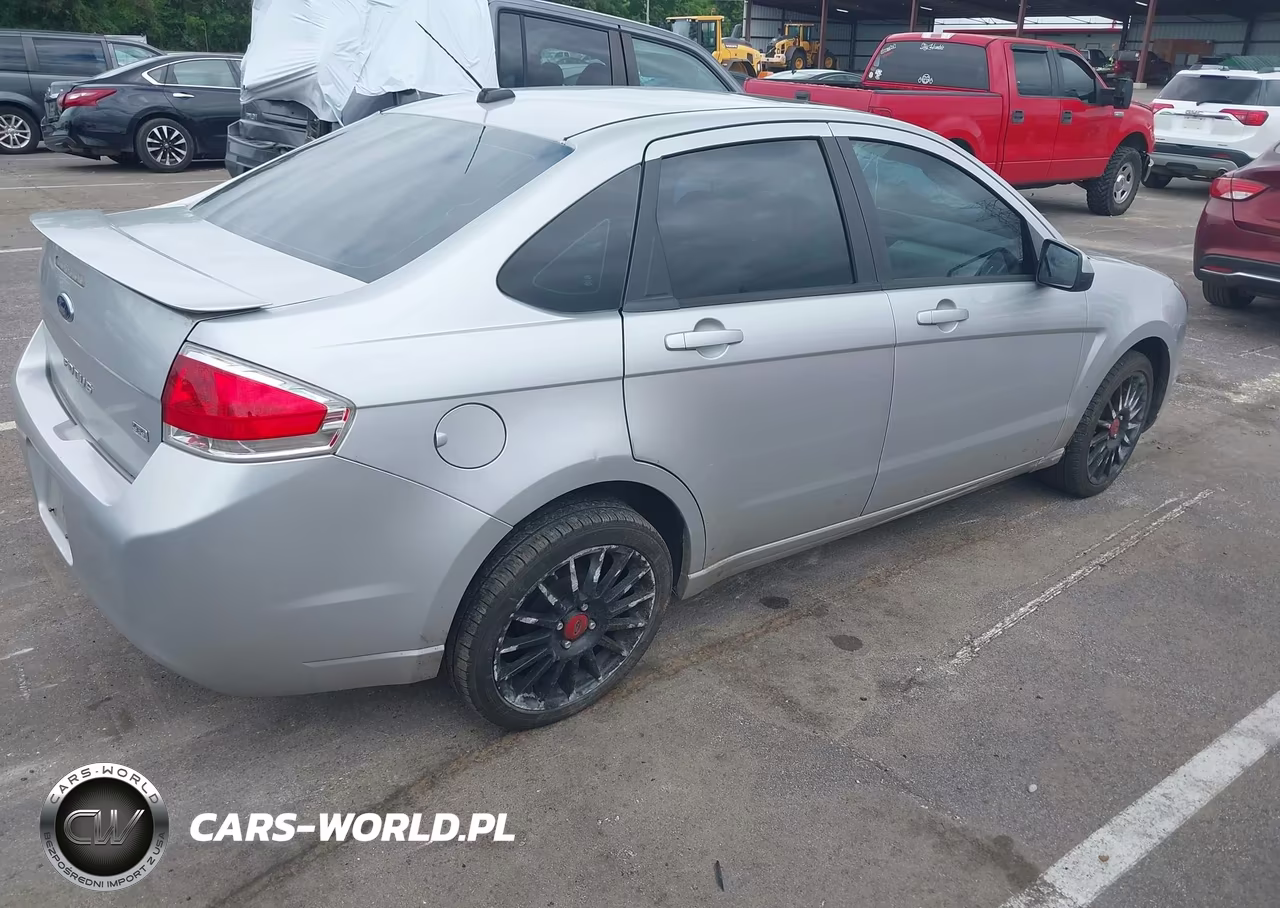 2010 Ford Focus Ses VIN:1FAHP3GN6AW169672 - 4