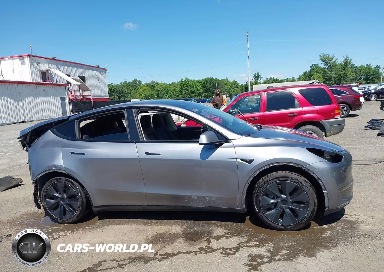 2025 Tesla Model Y Long Range Dual Motor Rear-Wheel Drive VIN:7SAYGDED3SF265651 - 13