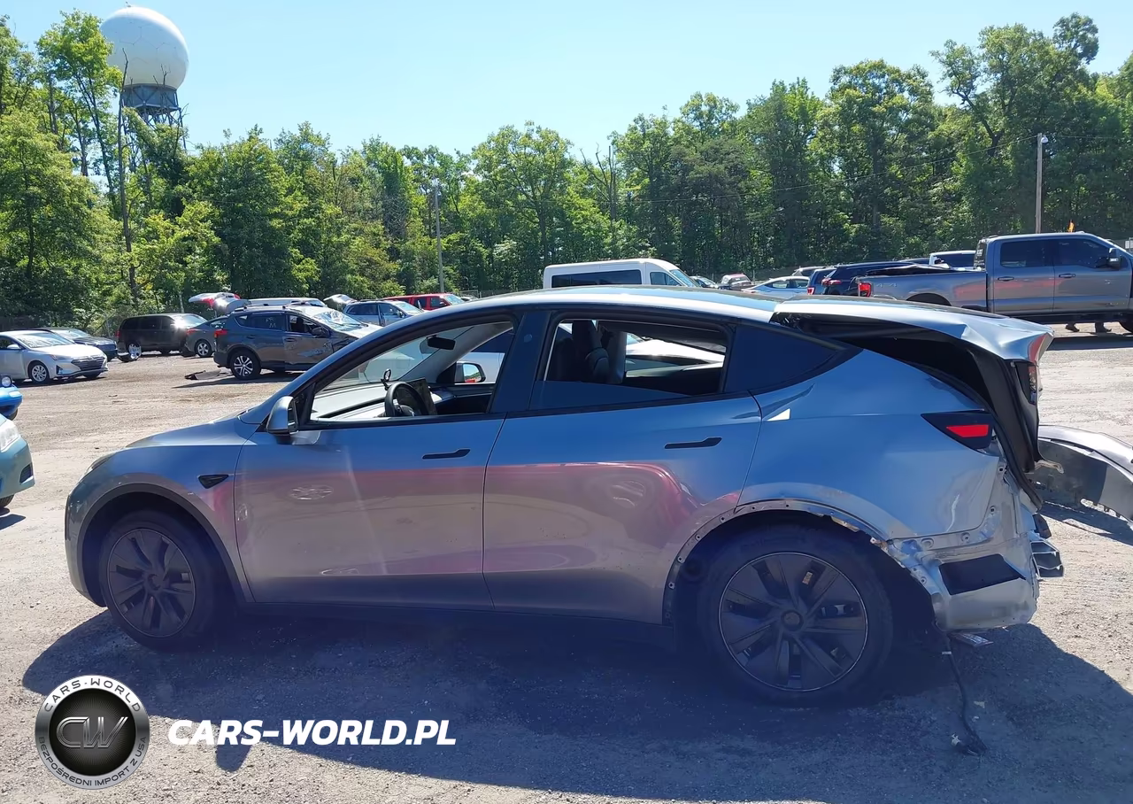 2025 Tesla Model Y Long Range Dual Motor Rear-Wheel Drive VIN:7SAYGDED3SF265651 - 14