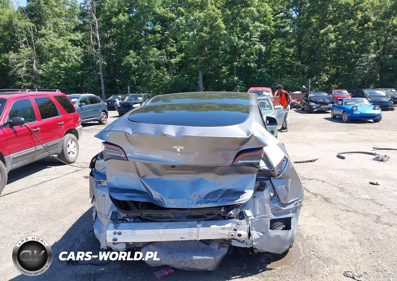 2025 Tesla Model Y Long Range Dual Motor Rear-Wheel Drive VIN:7SAYGDED3SF265651 - 16