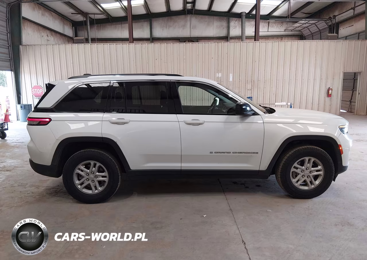 2023 Jeep Grand Cherokee Laredo 4X4 VIN:1C4RJHAG3P8886700 - 13
