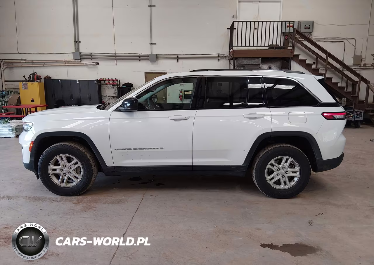 2023 Jeep Grand Cherokee Laredo 4X4 VIN:1C4RJHAG3P8886700 - 14