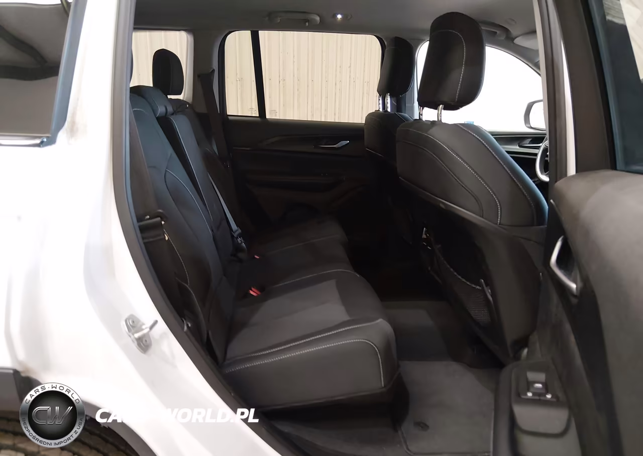 2023 Jeep Grand Cherokee Laredo 4X4 VIN:1C4RJHAG3P8886700 - 8