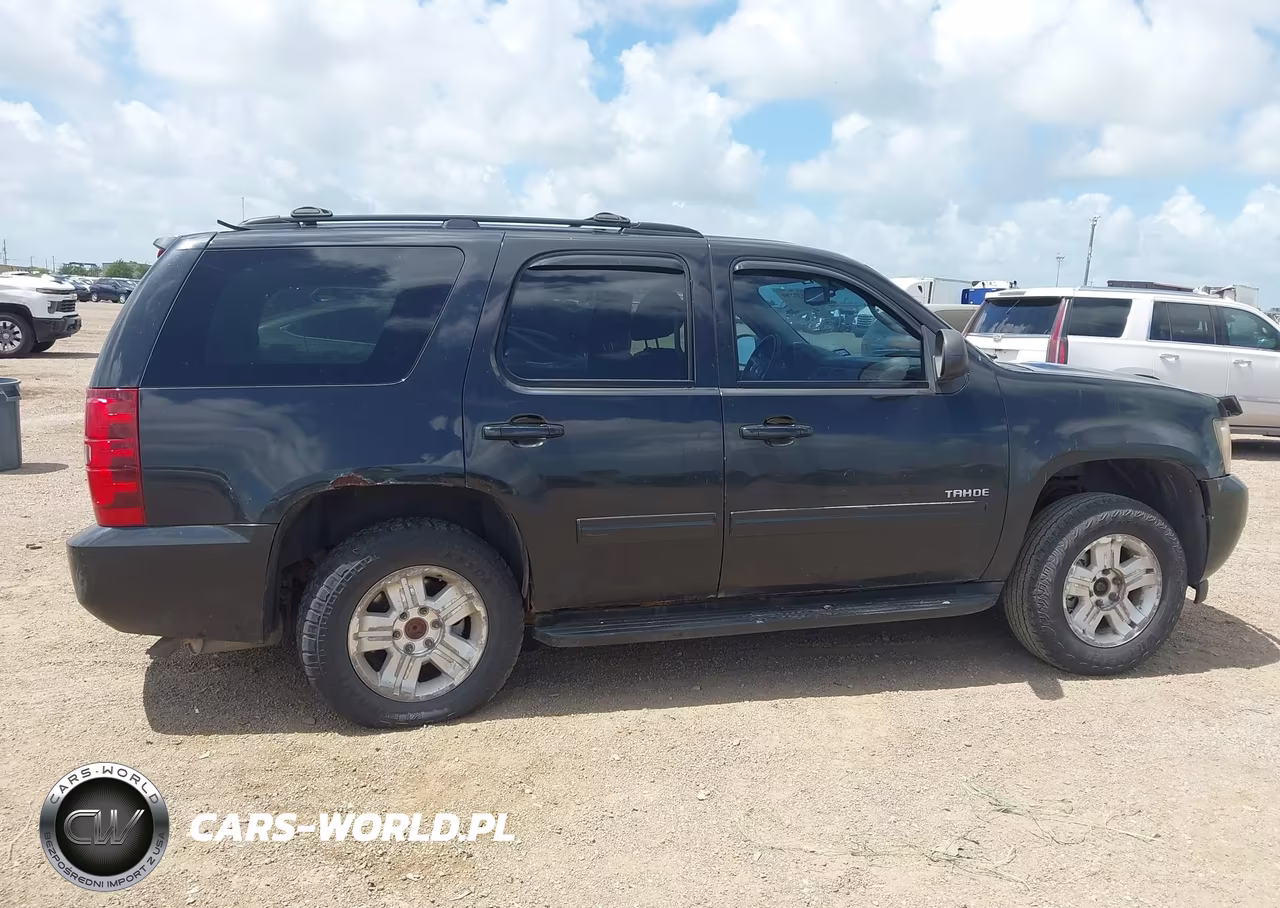 2011 Chevrolet Tahoe Ls VIN:1GNSKAE02BR353069 - 13