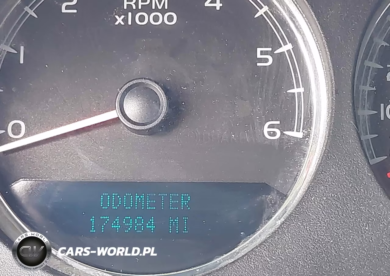 2011 Chevrolet Tahoe Ls VIN:1GNSKAE02BR353069 - 15