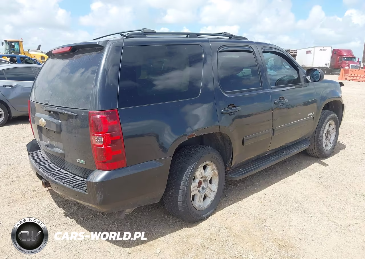 2011 Chevrolet Tahoe Ls VIN:1GNSKAE02BR353069 - 4