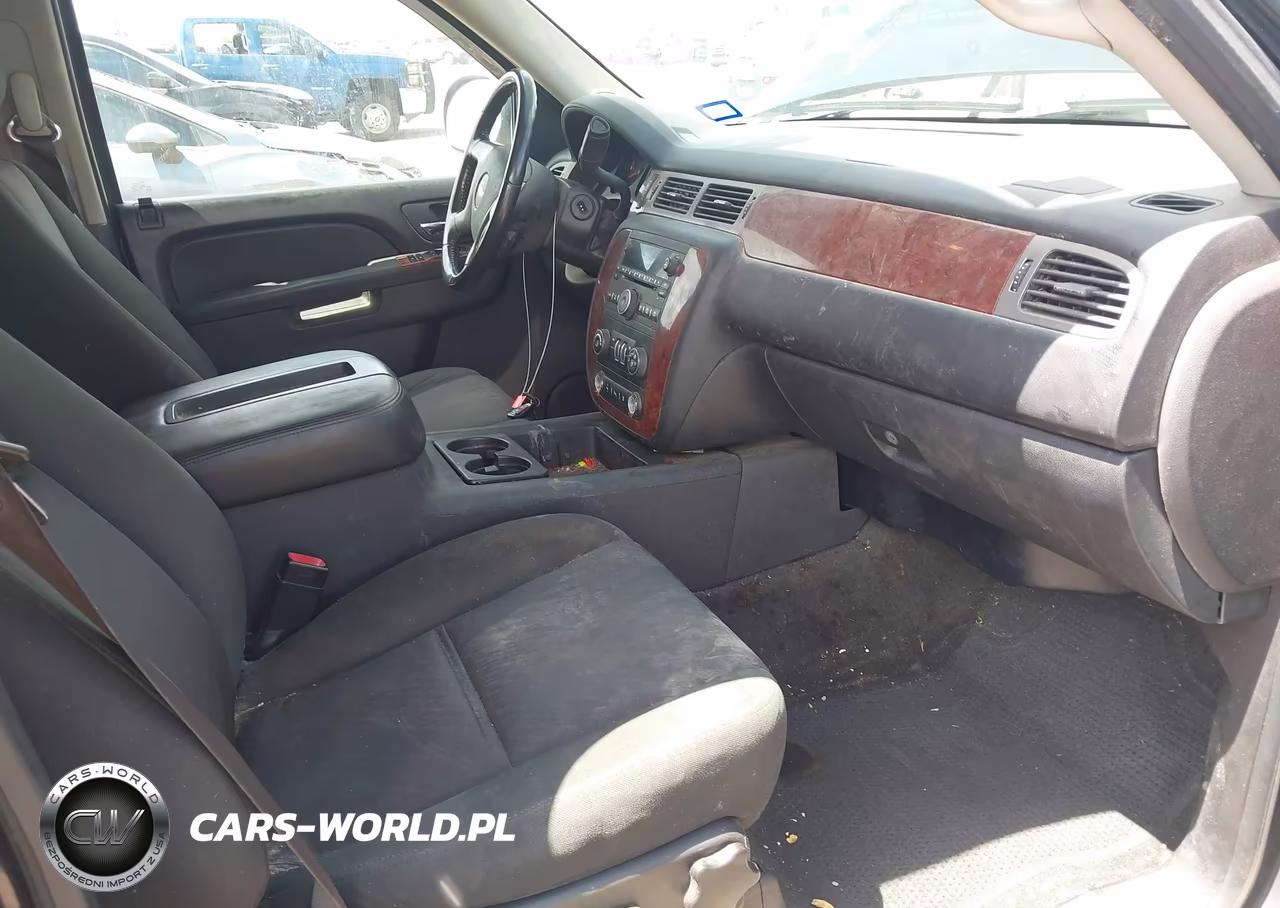 2011 Chevrolet Tahoe Ls VIN:1GNSKAE02BR353069 - 5