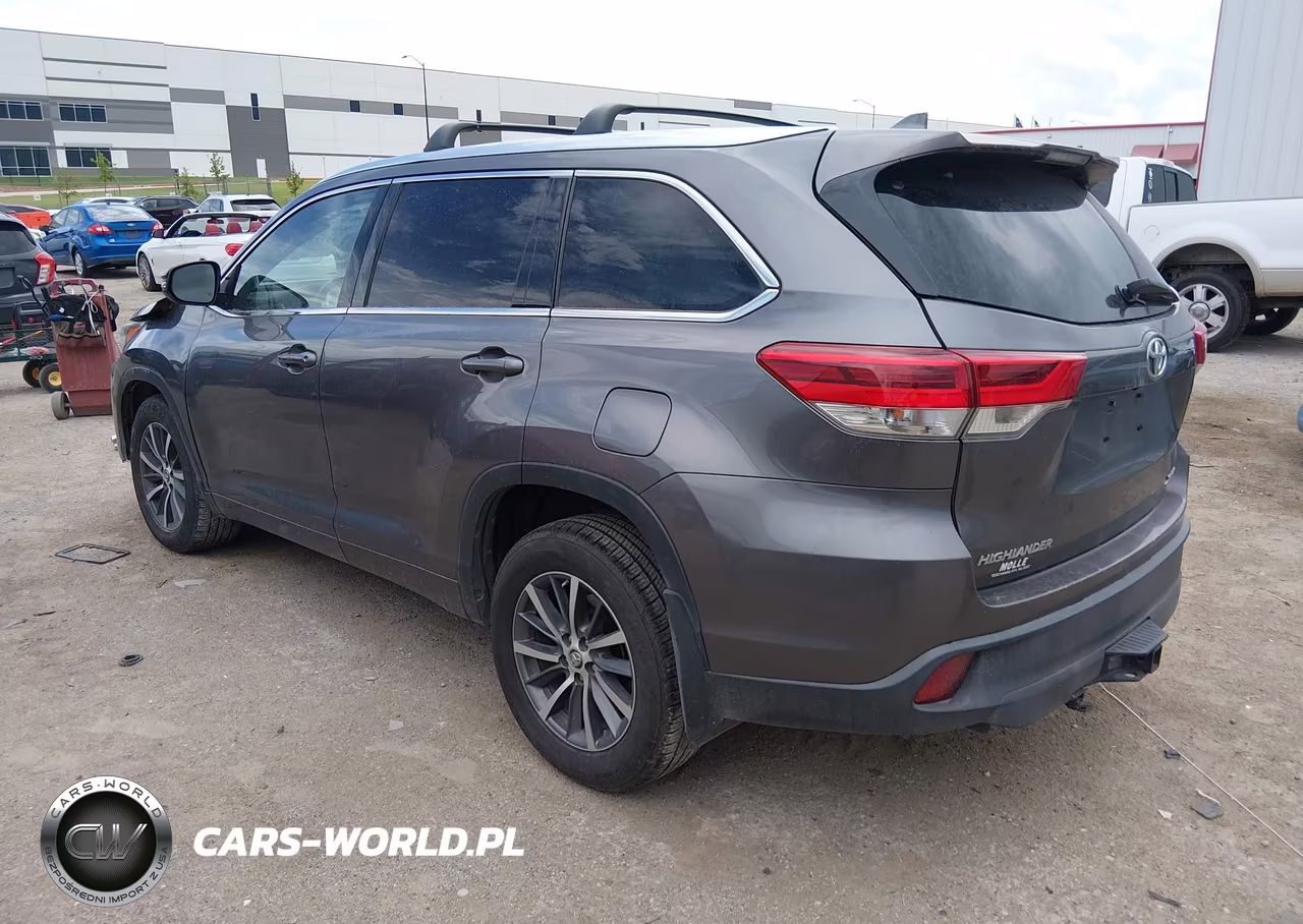 2018 TOYOTA HIGHLANDER SE VIN:5TDJZRFH8JS523194 - 3