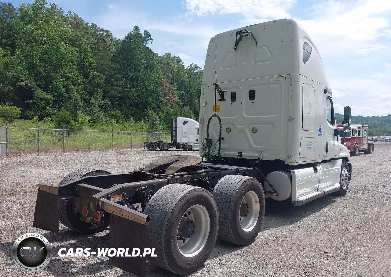2011 Freightliner Cascadia 125 VIN:1FUJGLDRXBSBB9568 - 4